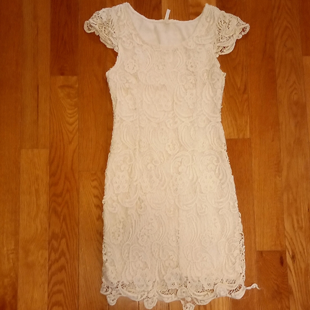 Point dress - Picture 1 of 3